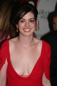 Anne Hathaway安妮·海瑟薇丰满的胸部（第2张/共8张）