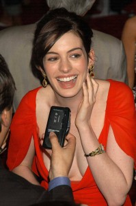 Anne Hathaway安妮·海瑟薇丰满的胸部（第5张/共8张）
