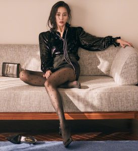 张钧甯在法国巴黎穿圆点黑色丝袜展示华丽美腿（第3张/共17张）