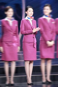 李沁身穿空姐制服宣传电影《中国机长》（第1张/共57张）