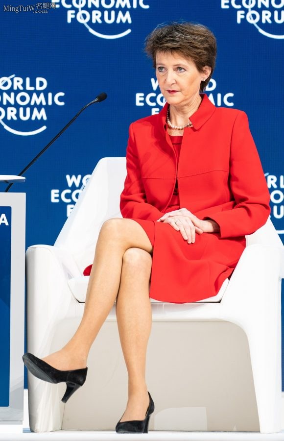 瑞士前副总统Simonetta Sommaruga在世界经济论坛（第1张/共4张）