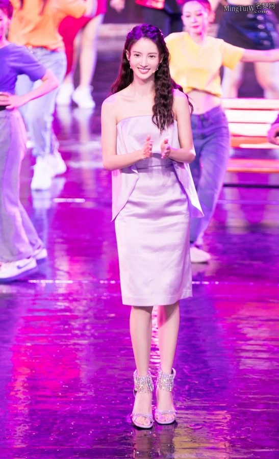 超级美女金晨身穿淡紫色抹胸礼服和高跟鞋（第5张/共9张）