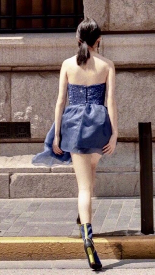 美女演员张俪自信展示长腿美肩和玉背（第6张/共7张）