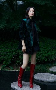 魅力女演员刘敏涛穿红色长靴白大腿太美（第5张/共10张）