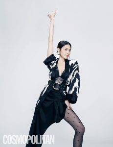 《时尚COSMO》周秀娜美腿穿黑丝袜拍摄性感写真大片（第3张/共11张）