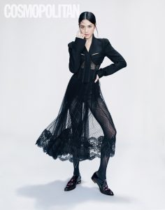 《时尚COSMO》周秀娜美腿穿黑丝袜拍摄性感写真大片（第4张/共11张）
