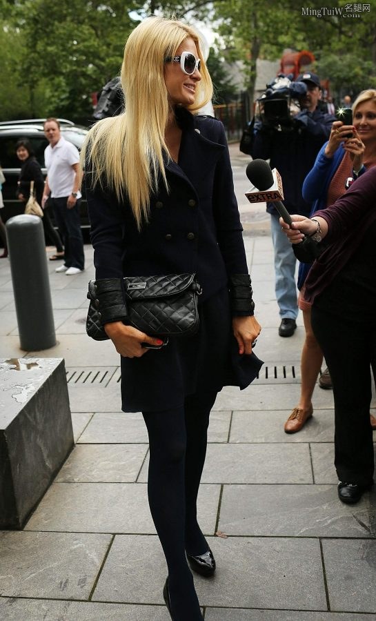 Paris Hilton腿穿丝袜高跟外出被拍（第6张/共6张）