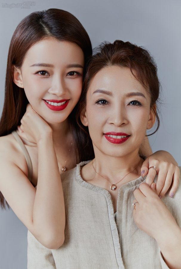 女明星孙怡和她妈妈尚丹丹共拍写真两个都不错（第3张/共5张）