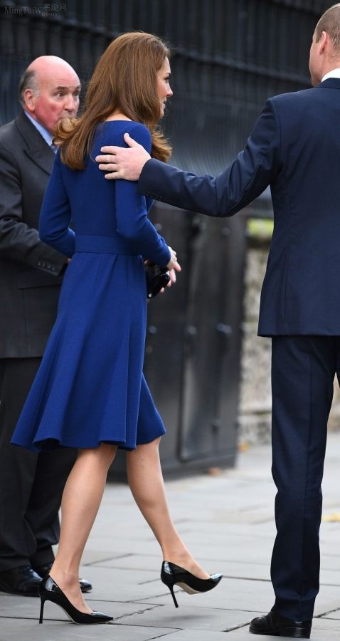 凯特·米德尔顿Kate Middleton脚踩漆皮细高跟出街（第3张/共4张）