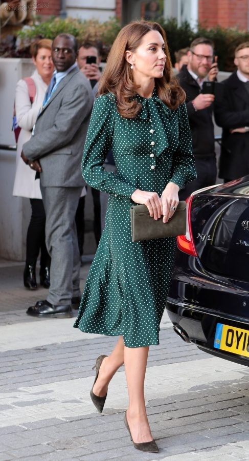 凯特王妃Kate Middleton脚踩尖头细高跟亮相（第2张/共3张）