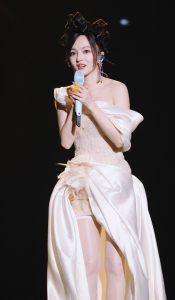 张韶涵在自己演唱会上腿穿吊带丝袜给粉丝送福利有情有趣（第3张/共89张）
