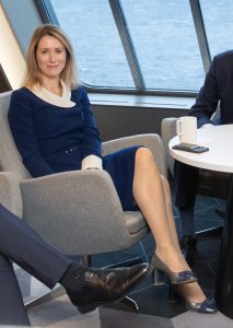 爱沙尼亚女总理卡娅·卡拉斯穿丝袜高跟翘二郎腿（第1张/共13张）