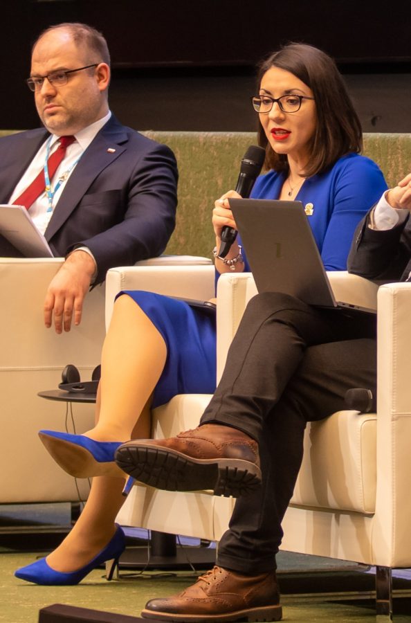 斯洛文尼亚数字化转型部长Emilija Stojmenova Duh在国际数字会议上的丝袜高跟（第6张/共6张）