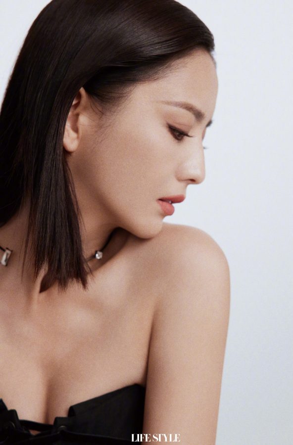 时尚杂志封面佟丽娅黑天鹅造型低胸露美肩（第6张/共6张）
