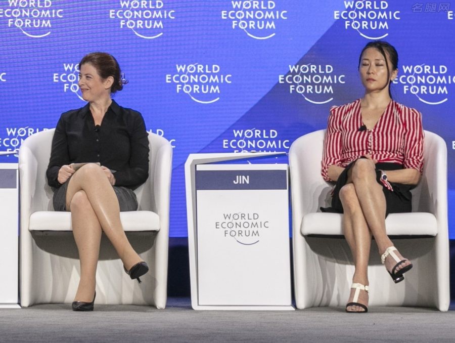 新领军者年会上AI软件公司女老板Meirav Oren腿穿丝袜对话美女经济学家金刻羽（第8张/共9张）
