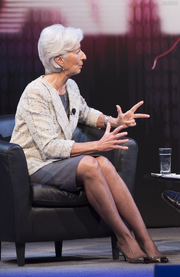 欧洲央行行长克里斯蒂娜·拉加德在世界银行会议上的丝袜腿（第8张/共11张）