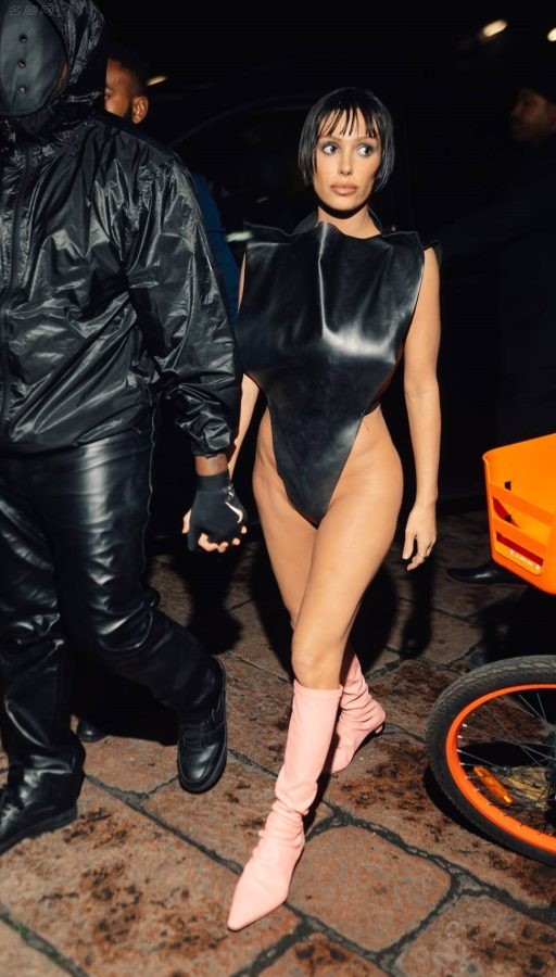 Kanye West的妻子Bianca Censori大胆另类着装现身米兰（第26张/共26张）