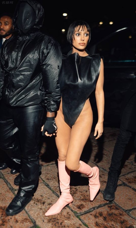 Kanye West的妻子Bianca Censori大胆另类着装现身米兰（第23张/共26张）
