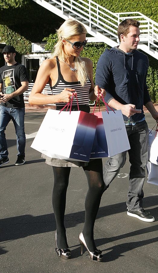 Paris Hilton腿穿黑色裤袜外出购物（第2张/共9张）