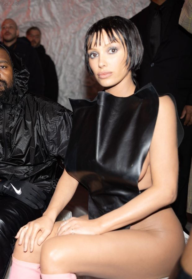 Kanye West的妻子Bianca Censori大胆另类着装现身米兰（第13张/共26张）