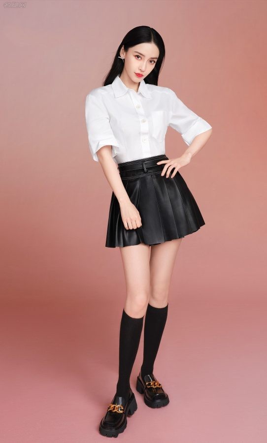 女明星Angelababy杨颖白衬衣黑短裙美长腿穿筒袜（第1张/共2张）