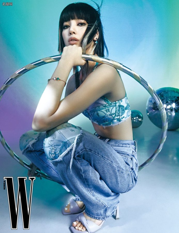 《W Korea》杂志LISA美腿冷酷写真大片（第6张/共8张）