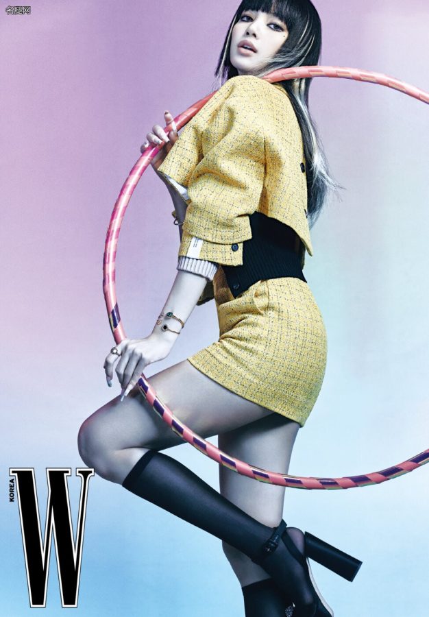 《W Korea》杂志LISA美腿冷酷写真大片（第1张/共8张）