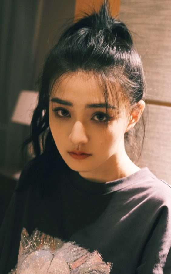 徐璐美腿穿黑色棉袜气质纯美如少女（第7张/共7张）