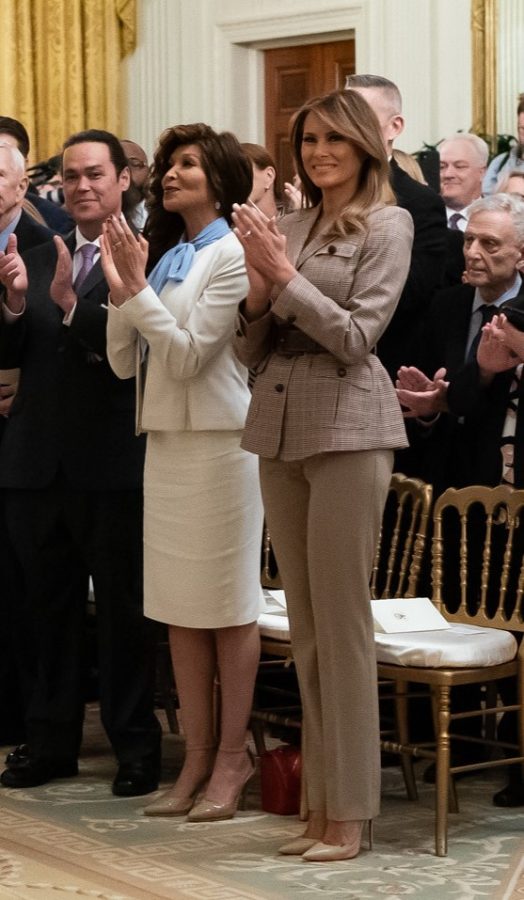 Melania Trump裤装配女王细高跟翘腿坐姿（第3张/共6张）