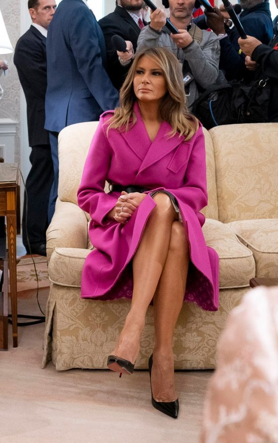 Melania Trump修长小腿踩尖头高跟出席接待活动（第1张/共8张）