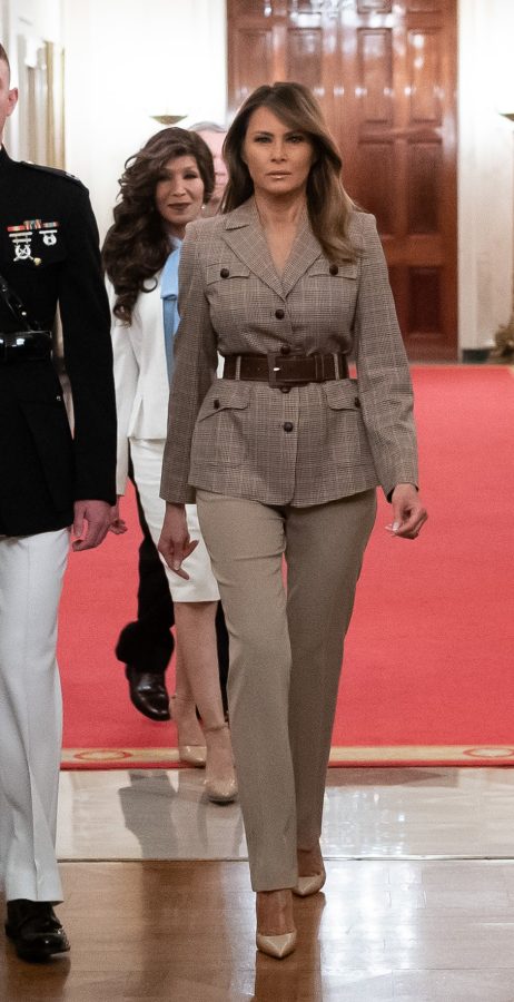 Melania Trump裤装配女王细高跟翘腿坐姿（第5张/共6张）