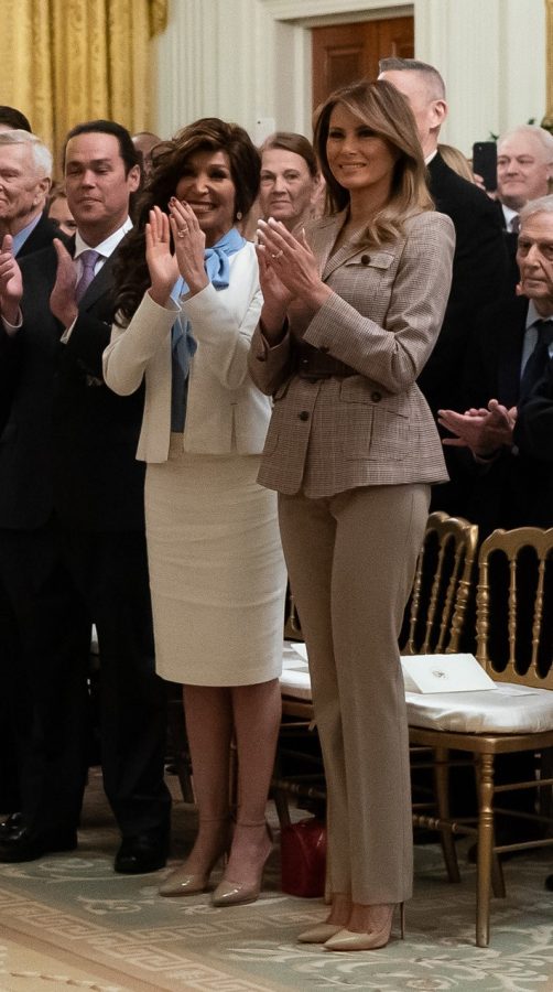 Melania Trump裤装配女王细高跟翘腿坐姿（第2张/共6张）