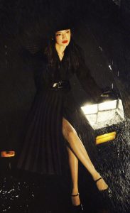 长腿御姐姚晨为《时装》杂志雨夜大片