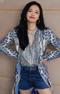 姚晨出席第十七届海峡论坛穿牛仔热裤大秀长腿