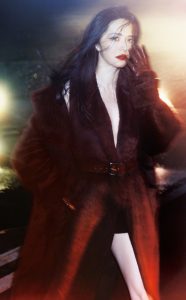 长腿御姐姚晨为《时装》杂志雨夜大片