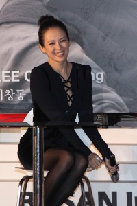 章子怡在韩国宣传活动中腿穿黑丝（第2张/共11张）