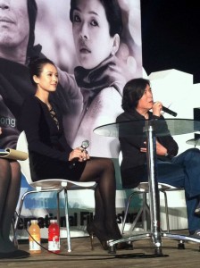 章子怡在韩国宣传活动中腿穿黑丝（第5张/共11张）